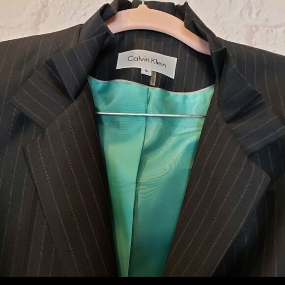 CALVIN KLEIN PINSTRIPE RUFFLED COLLAR CLASSIC BLAZER - Picture 6 of 10